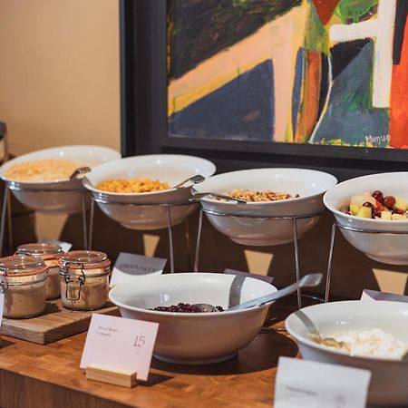 No 15 By Guesthouse, Bath Eksteriør billede A breakfast buffet