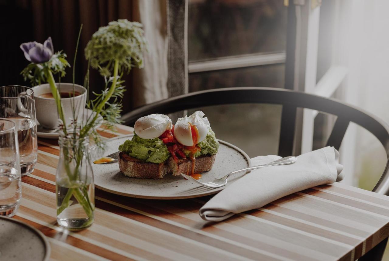 No 15 By Guesthouse, Bath Eksteriør billede Poached eggs on toast
