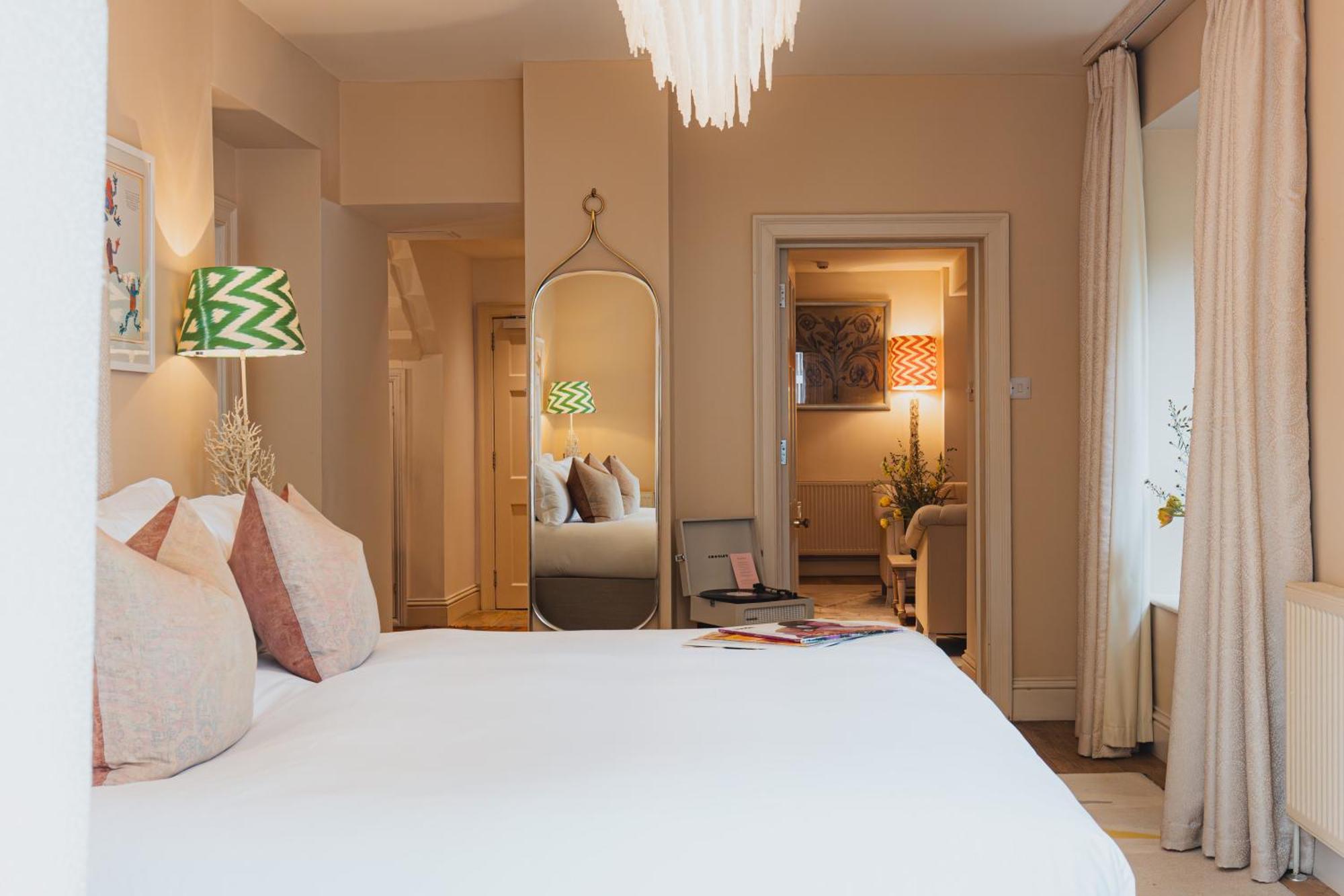 No 15 By Guesthouse, Bath Eksteriør billede A bedroom at The Ivy Hotel