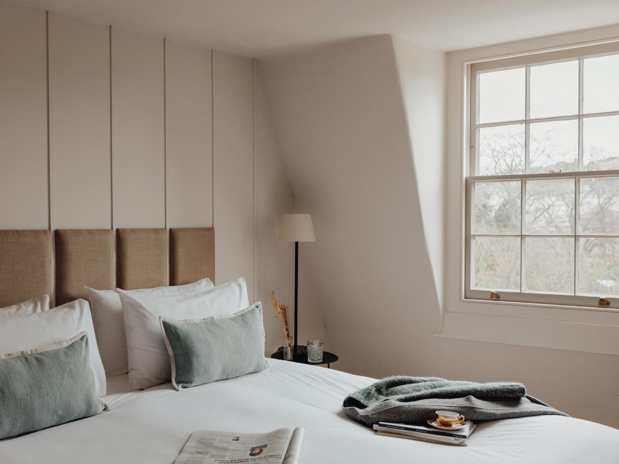 No 15 By Guesthouse, Bath Eksteriør billede A bedroom at The Mitre