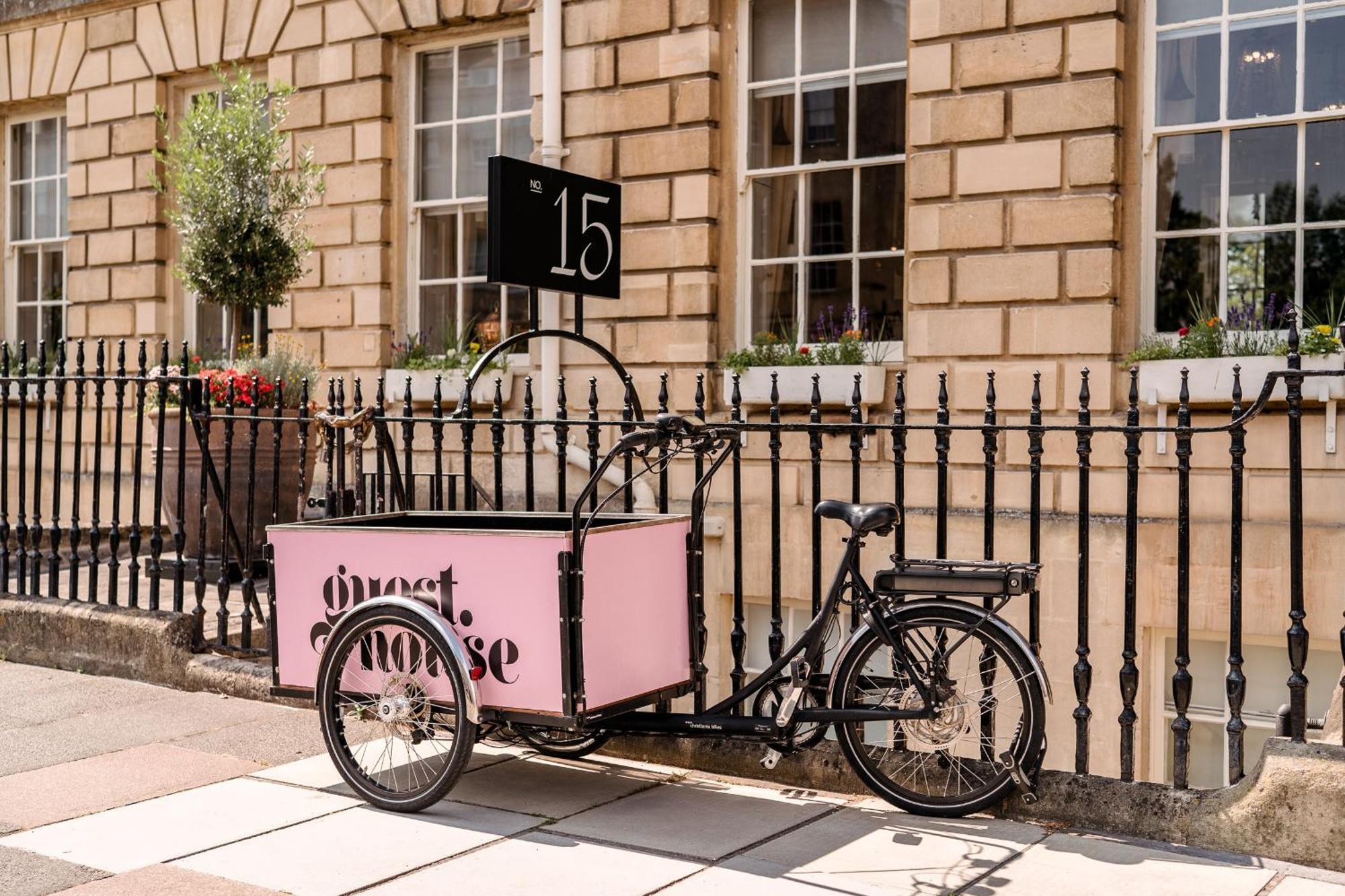No 15 By Guesthouse, Bath Eksteriør billede A cargo bike in Bath, England