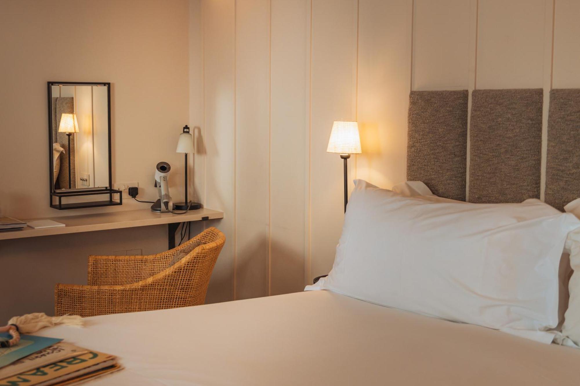 No 15 By Guesthouse, Bath Eksteriør billede A room at the hotel