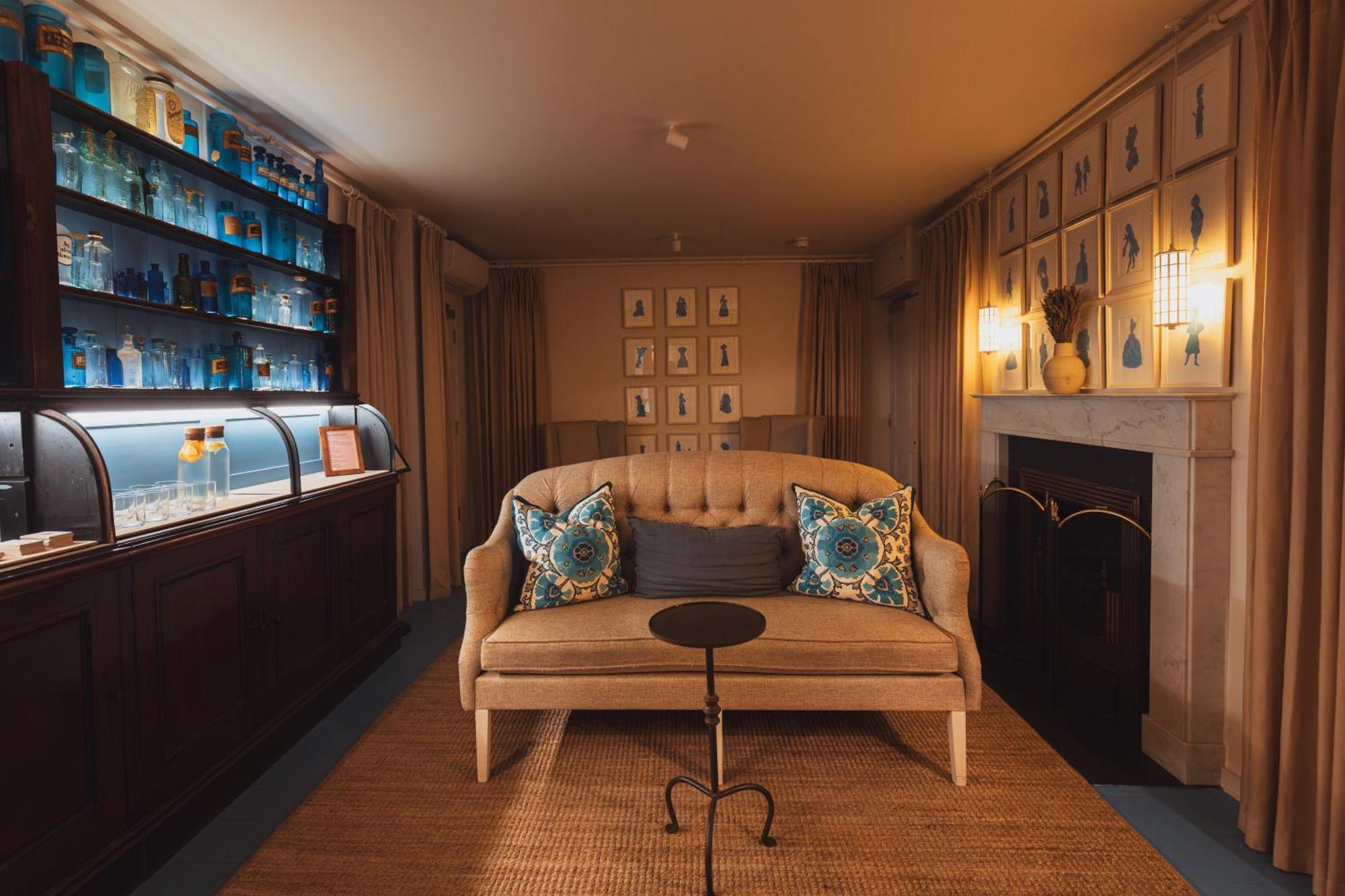 No 15 By Guesthouse, Bath Eksteriør billede The bar at the 2019 edition of the London Design Festival