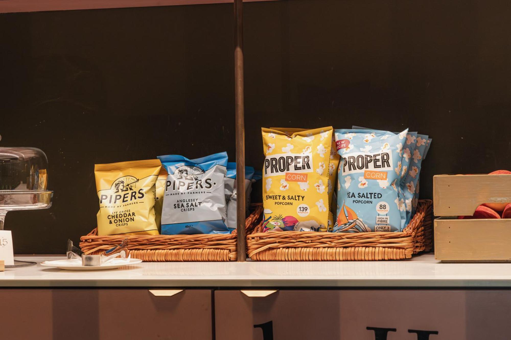 No 15 By Guesthouse, Bath Eksteriør billede Proper crisps