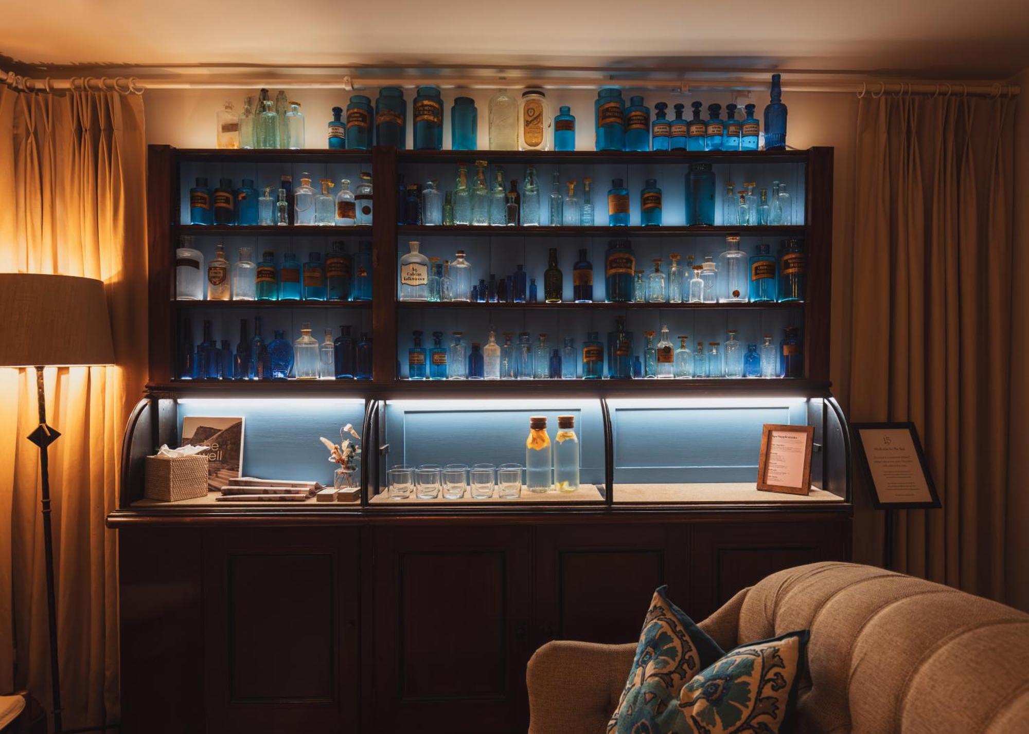 No 15 By Guesthouse, Bath Eksteriør billede The bar at the 2019 edition of the G7 summit