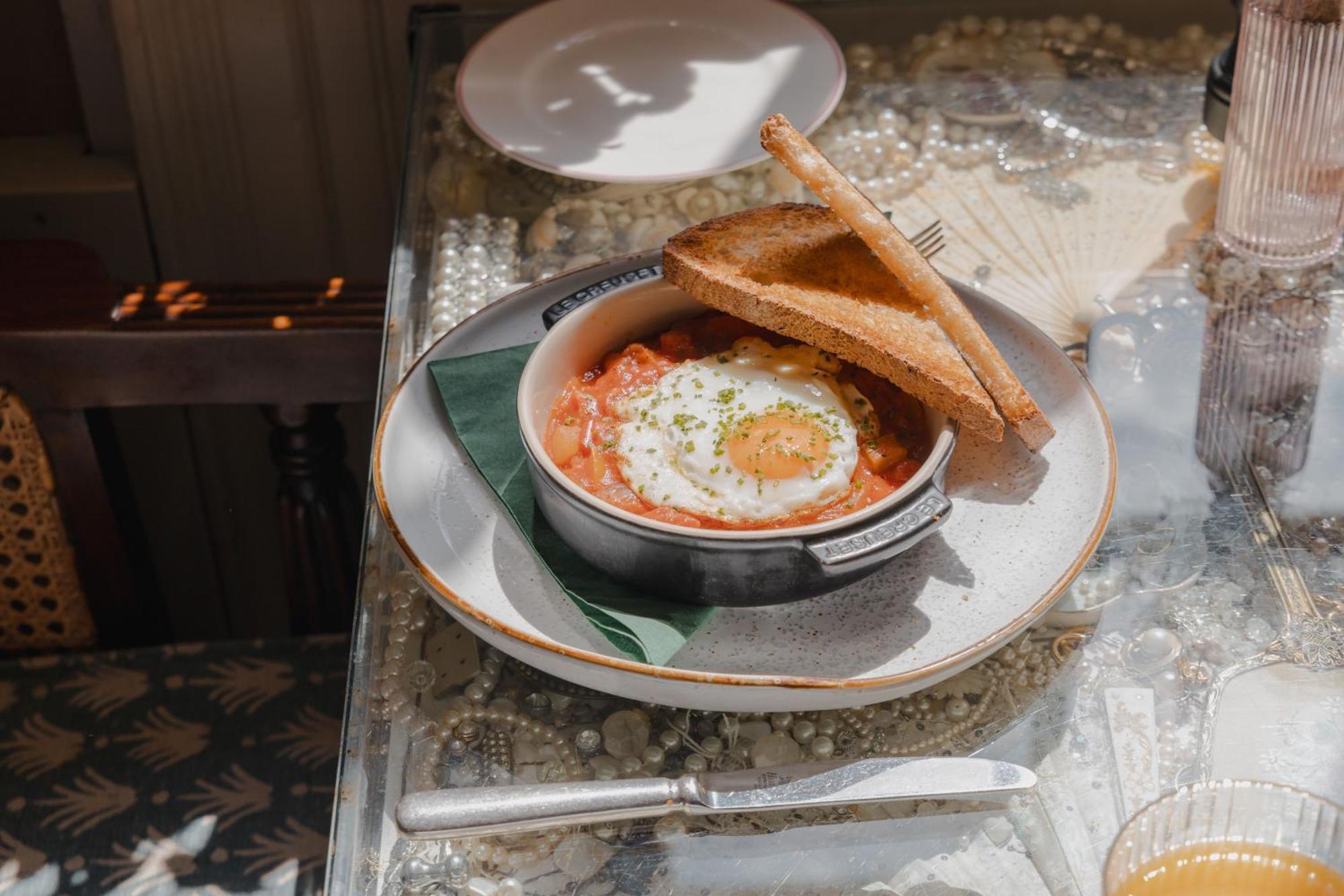 No 15 By Guesthouse, Bath Eksteriør billede Baked beans with egg