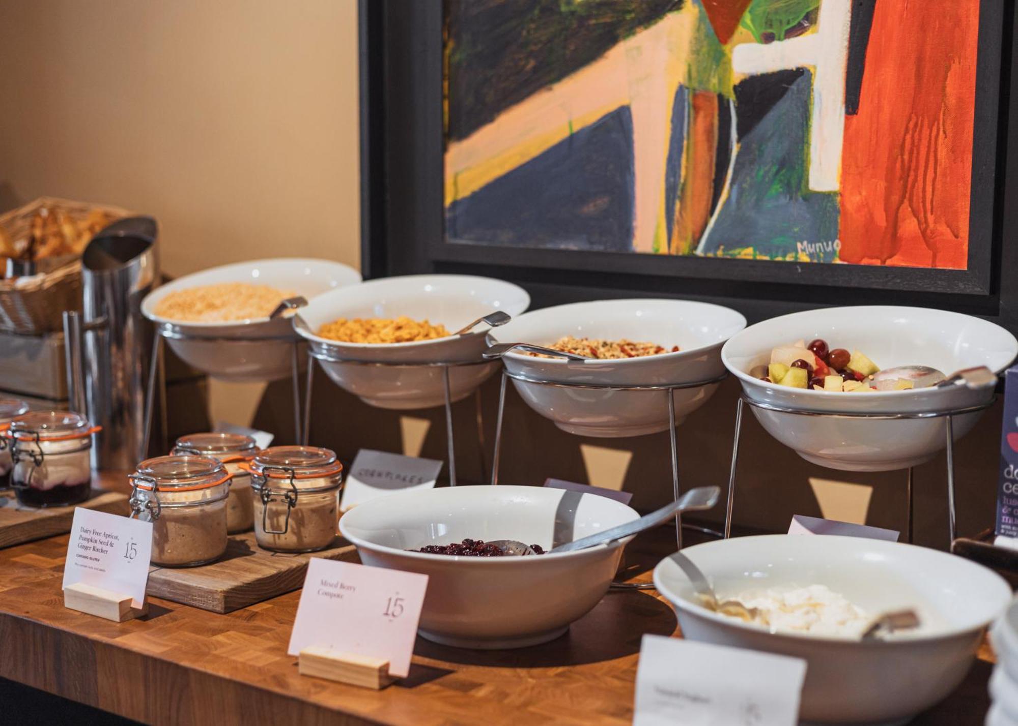 No 15 By Guesthouse, Bath Eksteriør billede A breakfast buffet