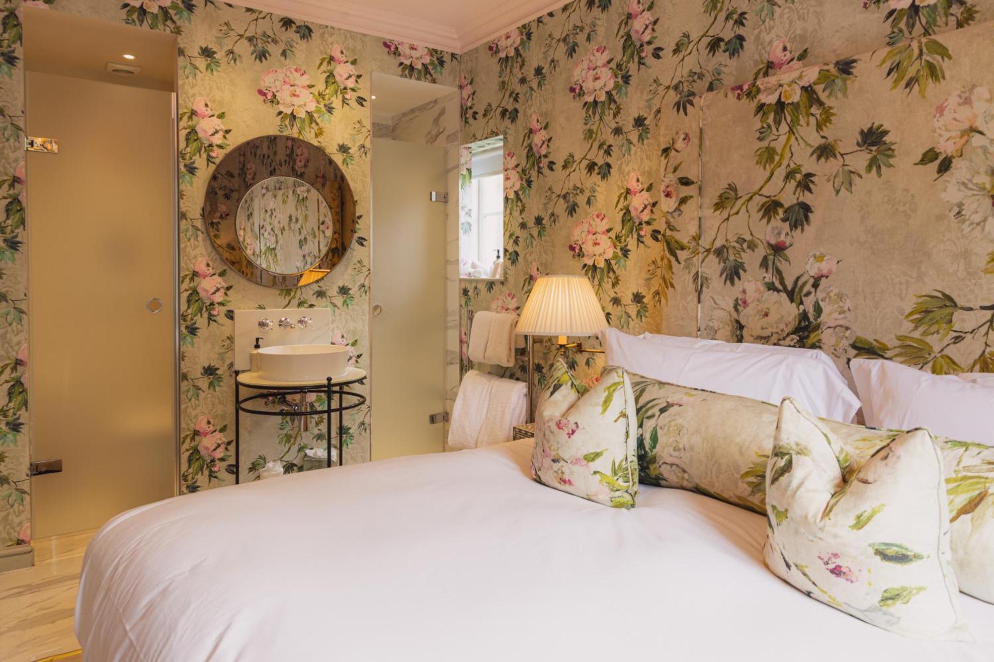 No 15 By Guesthouse, Bath Eksteriør billede A bedroom at The Old parsonage